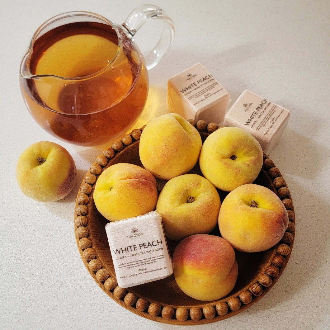 White Peach, Ginger + White Tea Bath Bomb